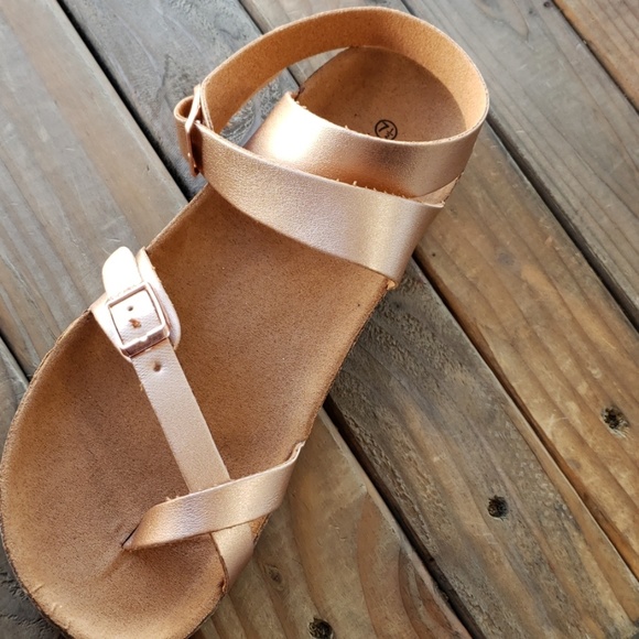 Rosegold criss cross cork Sandal Host pick - Picture 4 of 9